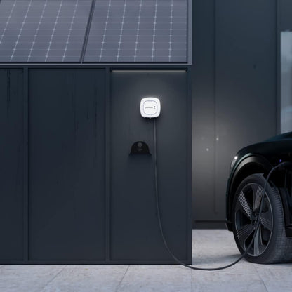 Wallbox Paquete de Carga Solar Pulsar Plus Cargador de vehículo eléctrico (7,4 kW, 5 Metros, Tipo 2, WiFi, Bluetooth, OCPP, Interior/Exterior) Blanco + Power Boost monofásico